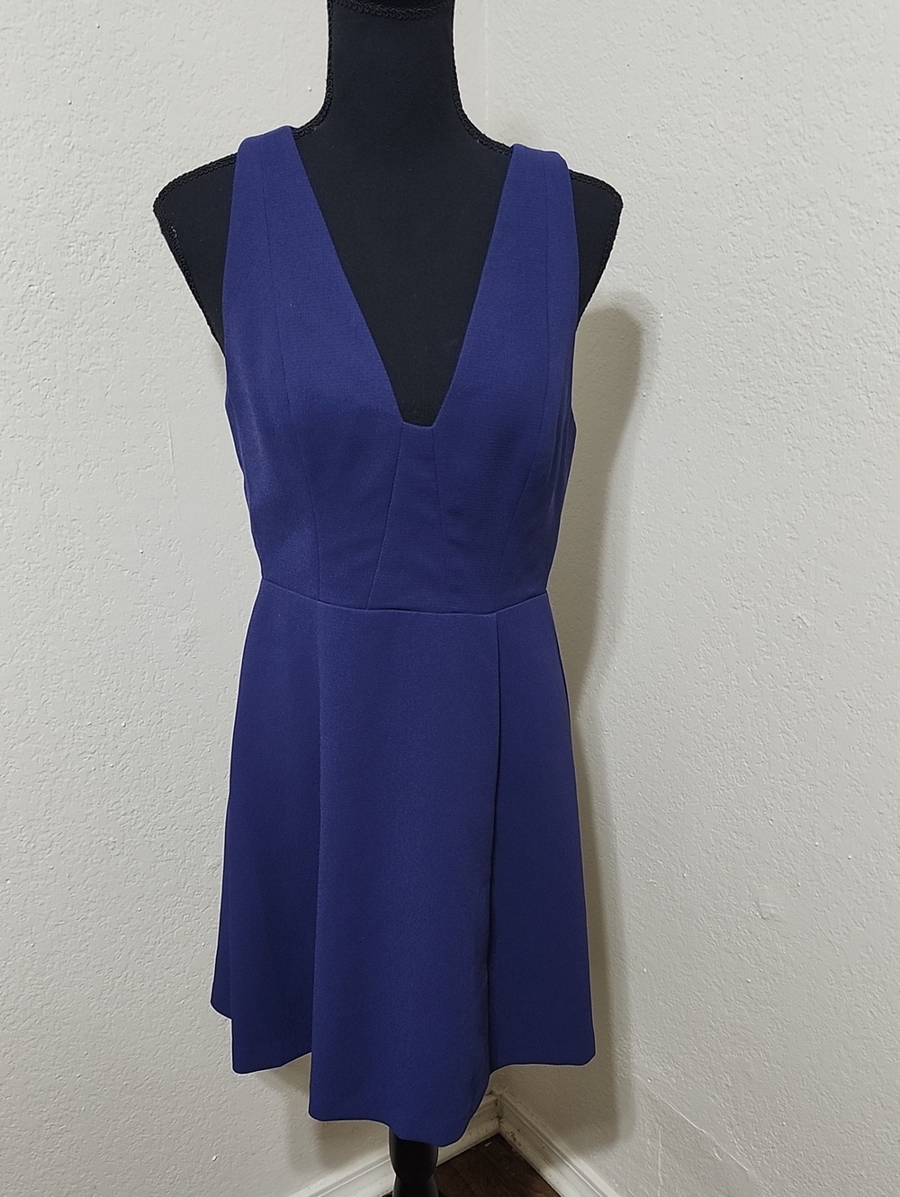 BCBGeneration Deep V-Neck Skater Mini Dress Royal Blue Size 8 - EUC Party Dress